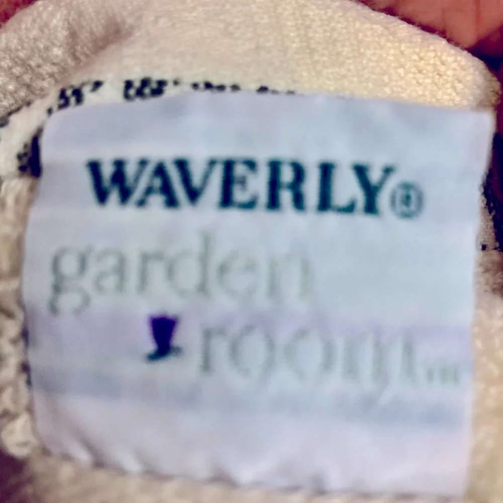 VINTAGE WAVERLY GARDEN ROOM EMBROIDERED COTTAGE ROSES W/EMBOSSED TRIM 24